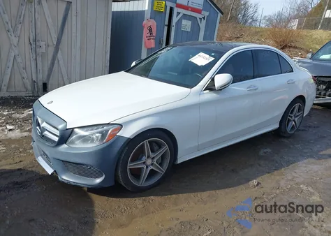 2016 Mercedes-Benz C 300 Sport 4Matic z USA, uszkodzony, nr VIN 55SWF4KB6GU113038